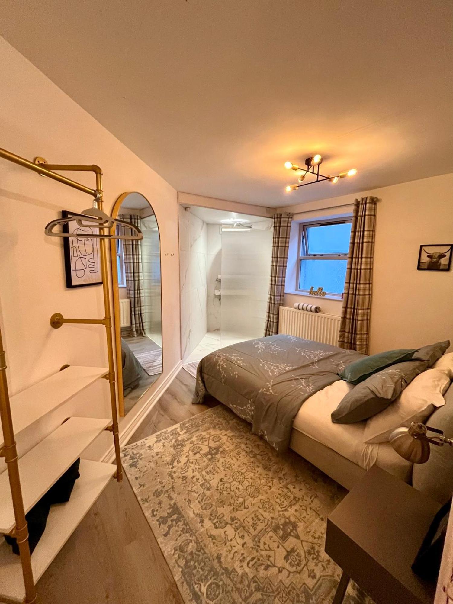 Stunning 3 Bed Seafront Mansion Building Sleeps 6 Adults Or 8 With Kids Apartment Portrush Exterior photo